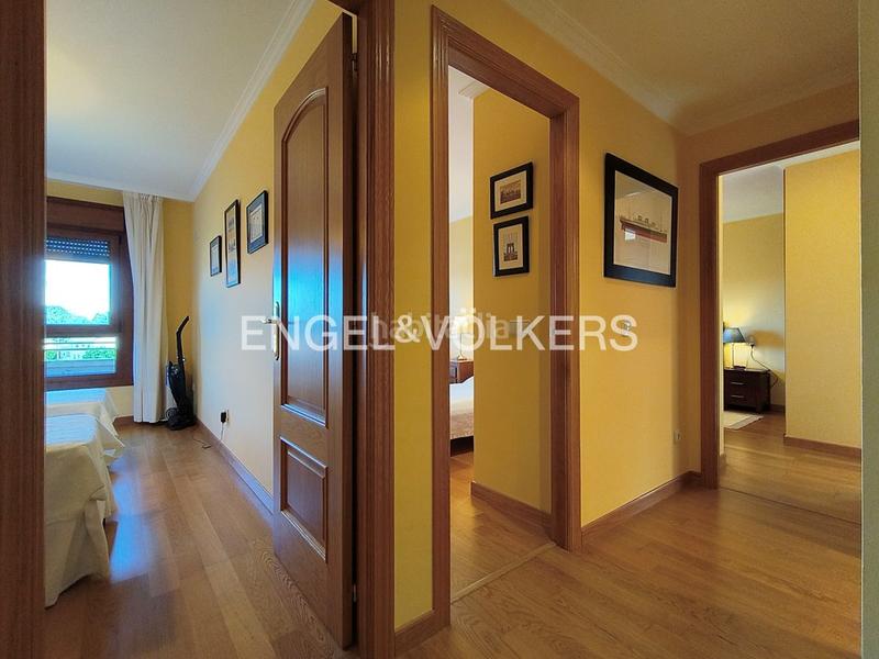 Foto 73000188-1f63-4df7-a215-106042e8914d. Apartament amb calefacció aparcament a Noalla Sanxenxo