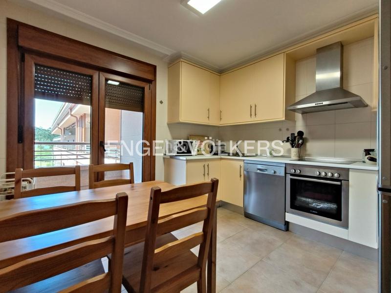 Foto 79980e92-7124-4900-967f-7f1bfc7e78d4. Apartament amb calefacció aparcament a Noalla Sanxenxo