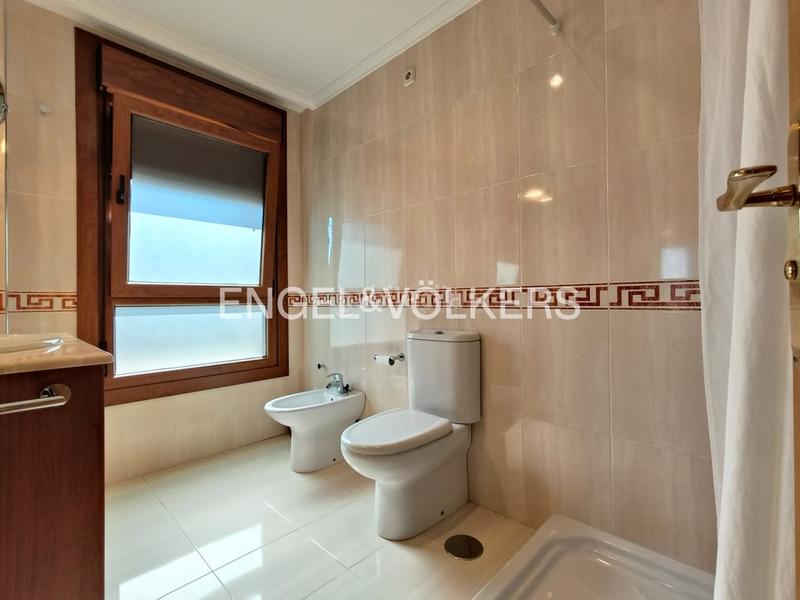Foto 8a318f65-8516-4b1b-a5f1-a8b65e2bcd7f. Apartament amb calefacció aparcament a Noalla Sanxenxo