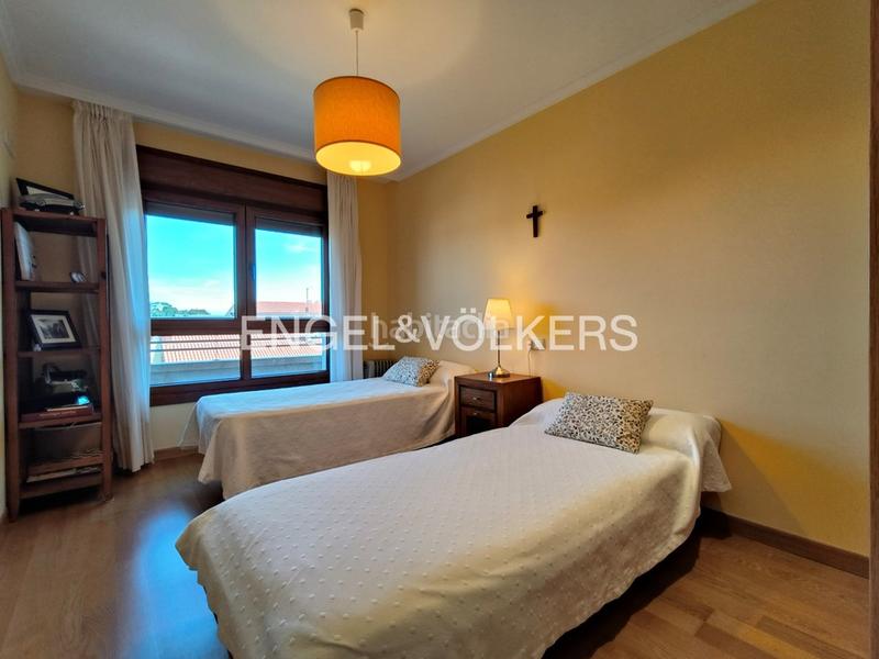 Foto ca44c7b6-e481-4b48-ae25-d374497f91c4. Apartament amb calefacció aparcament a Noalla Sanxenxo