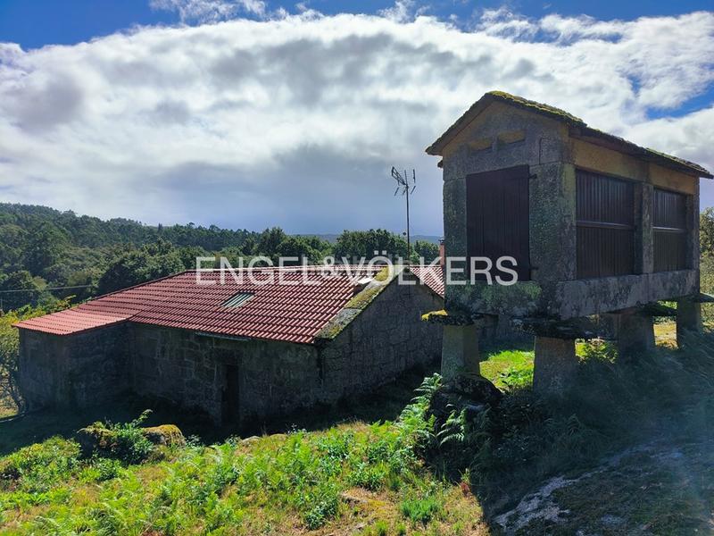 Foto c95b7437-ccf1-41ee-8053-c572417b8b0d. Casa  rural con parcela de 4.000m en Cotobade