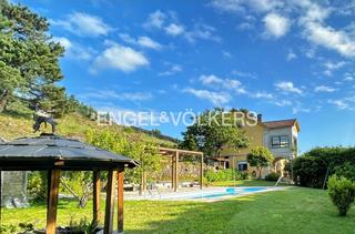 Maison à Cambados. Casa de 6 dormitorios con jardín y piscina en cambados