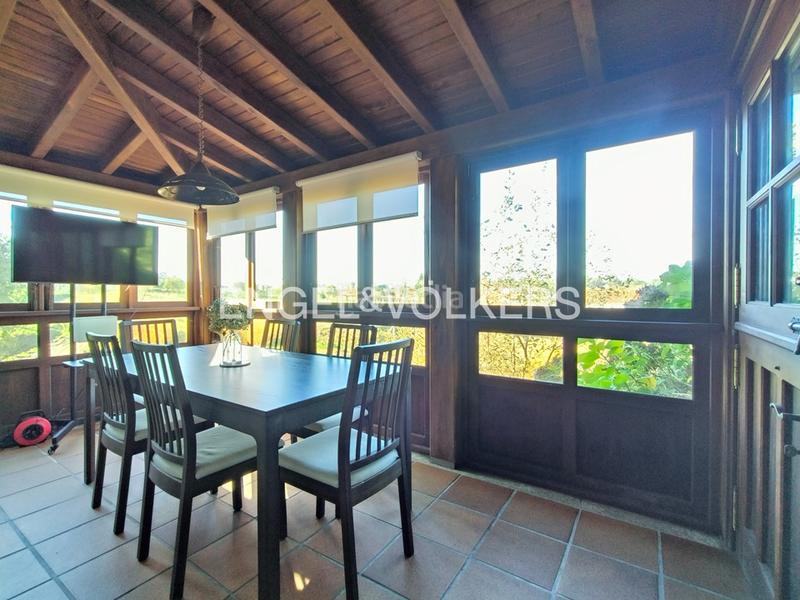 Foto 29f7680b-e08f-4d78-97aa-7e2ebcadc28d. Casa chalet con árboles frutales, viñedo y vistas al mar en Sanxenxo