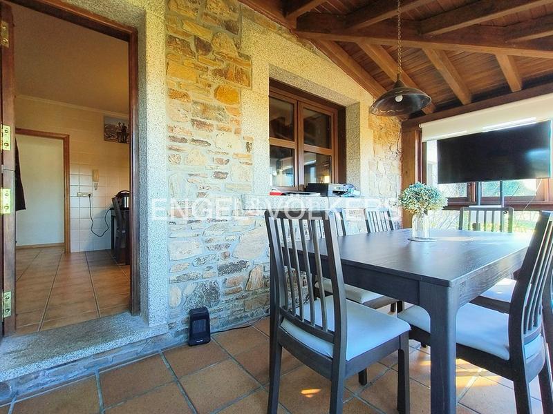 Foto 3904d3cd-871d-4d33-b868-e2e8d41d2bed. Casa chalet con árboles frutales, viñedo y vistas al mar en Sanxenxo