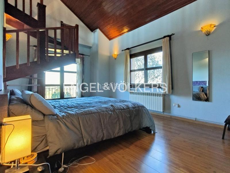 Foto 4a5a29bd-a44e-4861-83fb-365bc74defc7. Casa chalet con árboles frutales, viñedo y vistas al mar en Sanxenxo