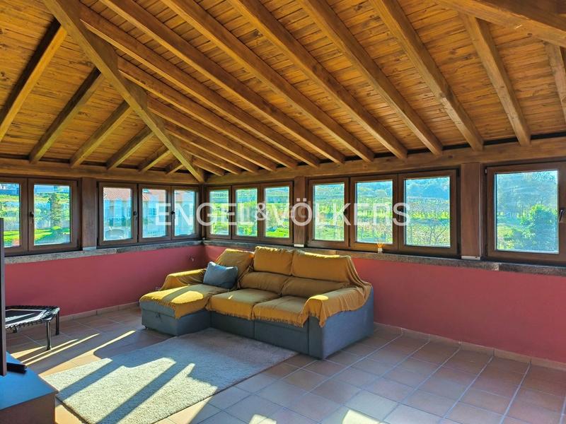 Foto 4aa7c4d0-c4f4-4627-80eb-4f58ed2425e8. Casa chalet con árboles frutales, viñedo y vistas al mar en Sanxenxo