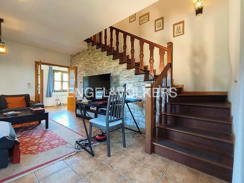 Foto 4bc3fd6d-72ef-4ff8-9518-0e9a9796fbe1. Casa chalet con árboles frutales, viñedo y vistas al mar en Sanxenxo