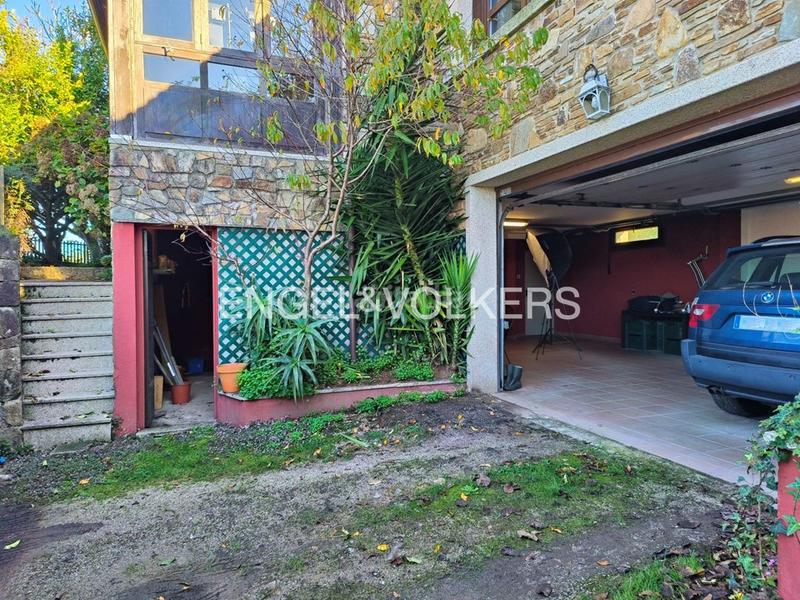 Foto 4f8cf786-d3af-4465-b1eb-d363b289bcbe. Casa chalet con árboles frutales, viñedo y vistas al mar en Sanxenxo