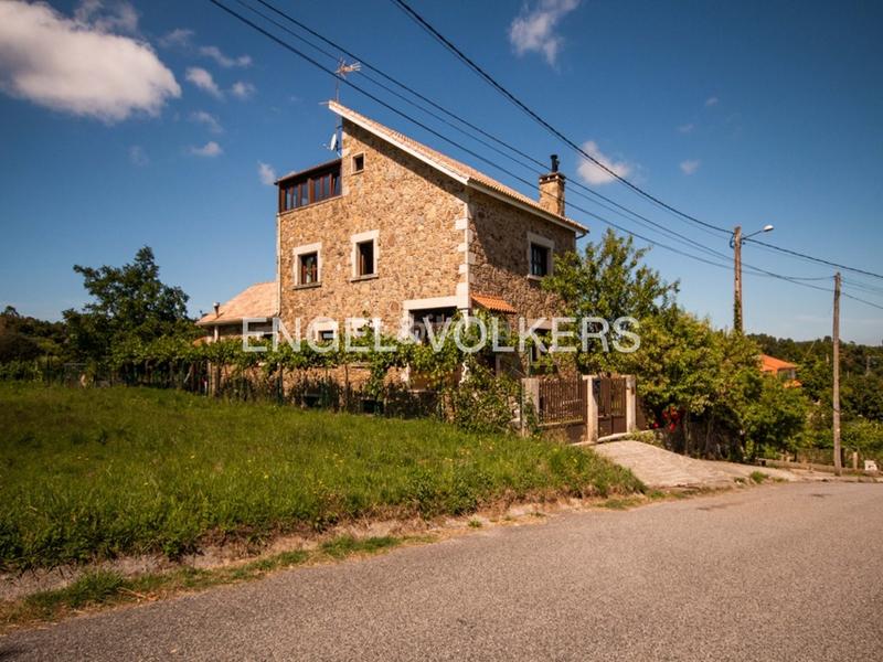 Foto 5c5919ee-8132-4cf9-80b3-019defff5d2d. Casa chalet con árboles frutales, viñedo y vistas al mar en Sanxenxo