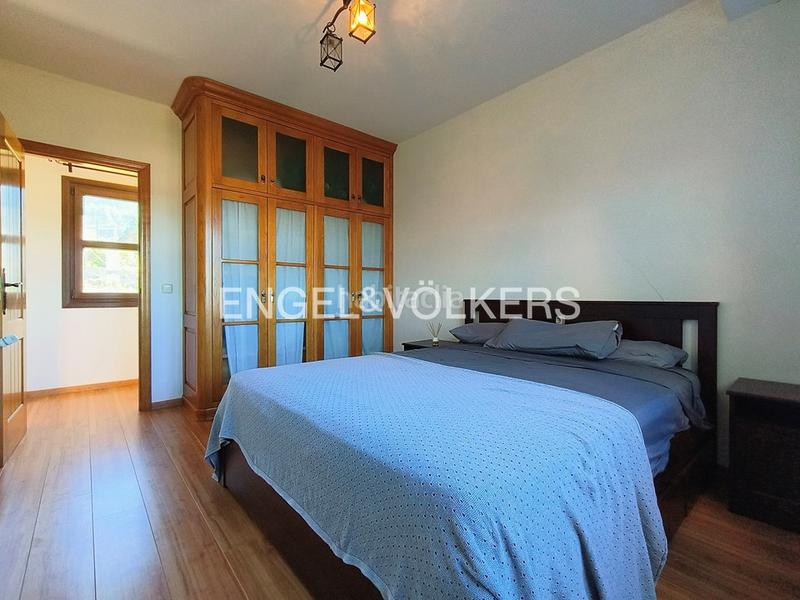 Foto 5fcb2e57-aef5-43bb-8d29-48b577f080bb. Casa chalet con árboles frutales, viñedo y vistas al mar en Sanxenxo