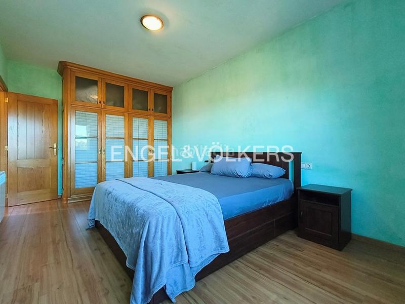 Foto 7d992460-e0ec-4b9f-90ae-9a8572c0d1f4. Casa chalet con árboles frutales, viñedo y vistas al mar en Sanxenxo