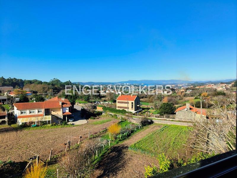 Foto 7f22a726-df9b-4f59-a81f-b8e54bc51d3a. Casa chalet con árboles frutales, viñedo y vistas al mar en Sanxenxo