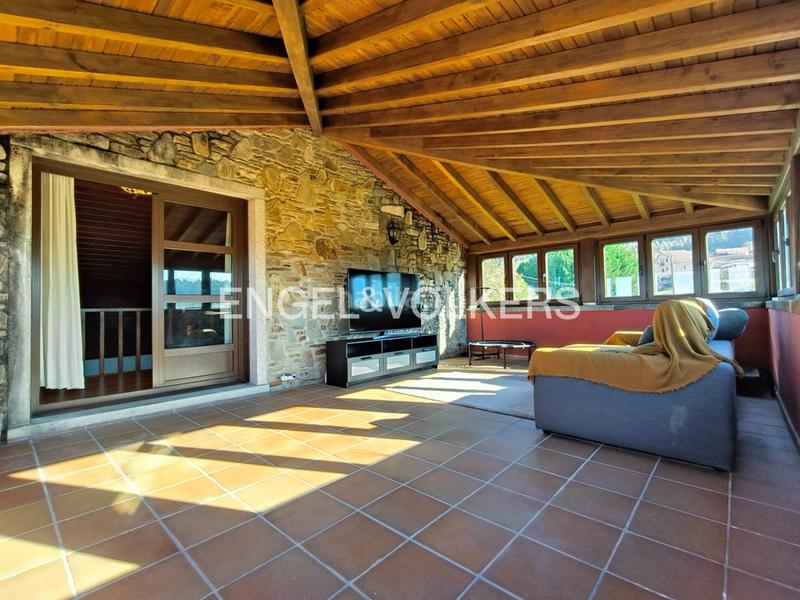 Foto a7fc6f0d-fe2d-4fb2-9b08-af25e15bb765. Casa chalet con árboles frutales, viñedo y vistas al mar en Sanxenxo
