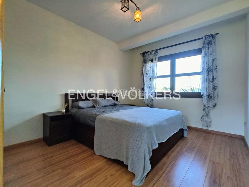 Foto cb01ae65-8e91-4f94-afa3-6950b0ccec5e. Casa chalet con árboles frutales, viñedo y vistas al mar en Sanxenxo