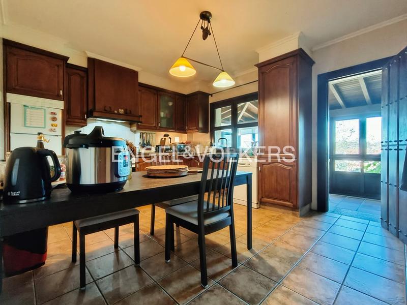 Foto cc9f2423-5dea-4c2b-91b9-2eccd8671dd8. Casa chalet con árboles frutales, viñedo y vistas al mar en Sanxenxo