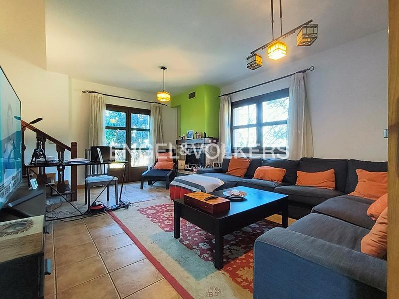 Foto de062488-386b-4474-8b97-ca46fcfe2050. Casa chalet con árboles frutales, viñedo y vistas al mar en Sanxenxo