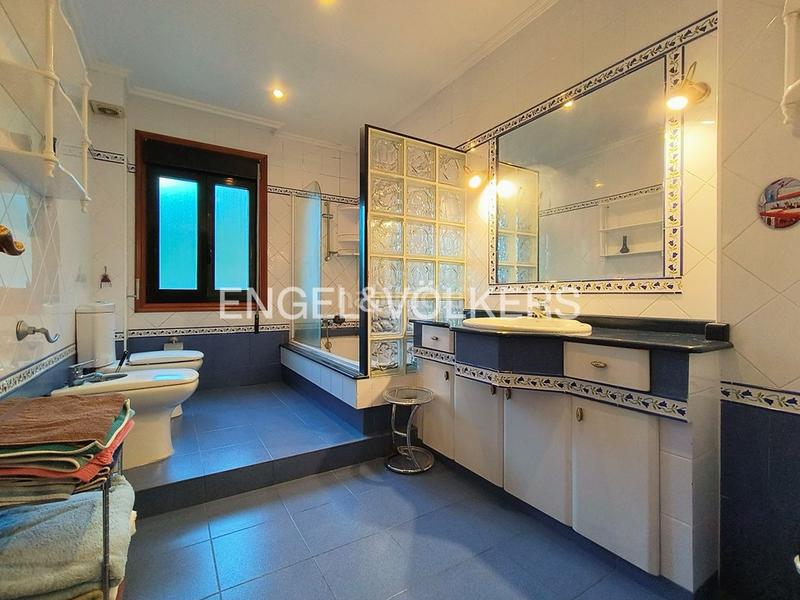 Foto b4fbb8ca-5b66-4a80-9202-f5599473aa0b. Casa amb calefacció a O Hío Cangas