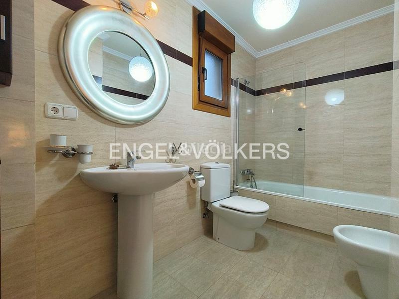 Foto 06dff0d5-20d9-47b4-88d3-e8d92d1287ce. Maison avec chauffage parking piscine dans Sanxenxo pueblo Sanxenxo