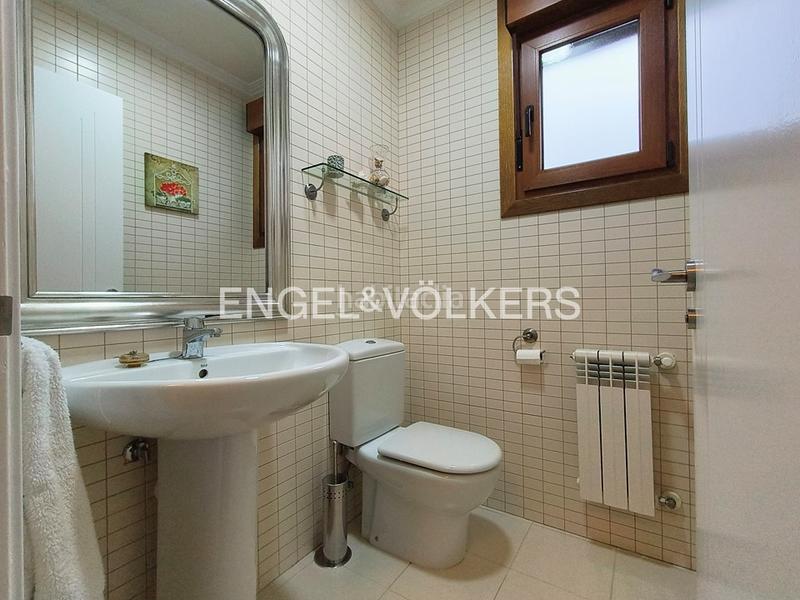 Foto 2a2a6293-e90e-4bc2-b9a2-f5a95edf3b9f. Maison avec chauffage parking piscine dans Sanxenxo pueblo Sanxenxo