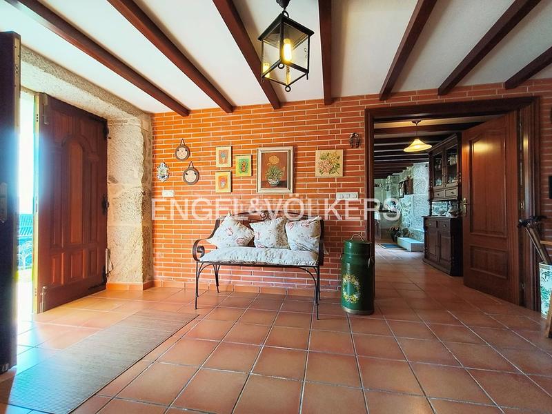Foto 425b4a74-c0bc-4294-a7b4-e459d8e6875f. Casa  de piedra con jardín y piscina en chancelas en Poio