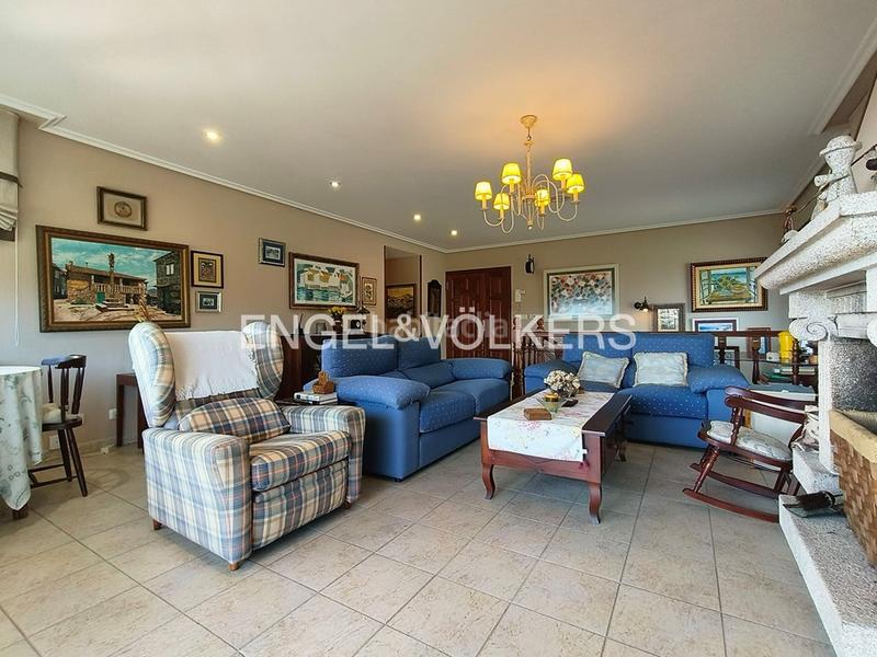Foto 6ec8ce5c-5bab-4158-a142-13e0399e3243. Casa  de piedra con jardín y piscina en chancelas en Poio