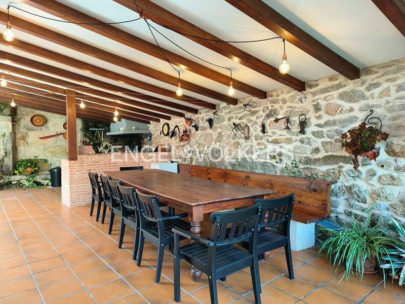 Foto a99a3dbd-b02a-4c9c-af78-73f867689263. Casa  de piedra con jardín y piscina en chancelas en Poio