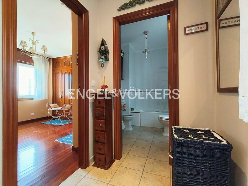 Foto c6a3cccf-8b2f-4433-ad5e-cbdd6e2c18b2. Casa  de piedra con jardín y piscina en chancelas en Poio