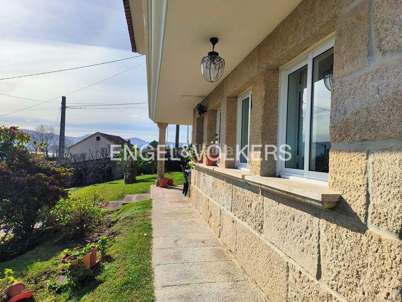 Foto d095af8b-03d7-4730-a988-db6e0cdd204d. Casa  de piedra con jardín y piscina en chancelas en Poio