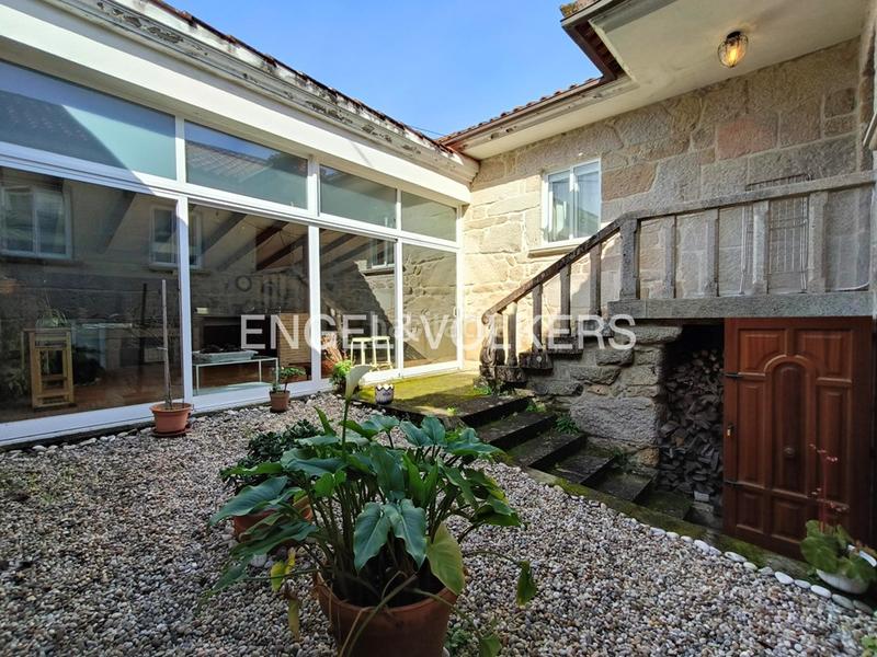 Foto e140cbd0-3793-4564-81a9-7c71432735d3. Casa  de piedra con jardín y piscina en chancelas en Poio