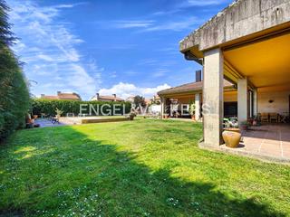 Casa a Zona Fernández Labreda. Casa con jardín y piscina a 1 km del centro de pontevedra