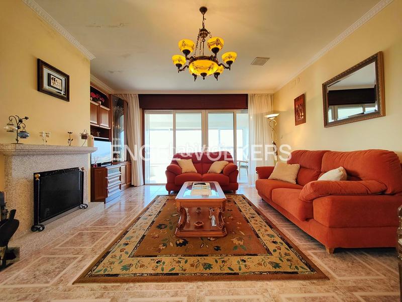 Foto 28123720-7426-4c5b-b378-10d5a6c420df. Casa amb calefacció aparcament a Bueu