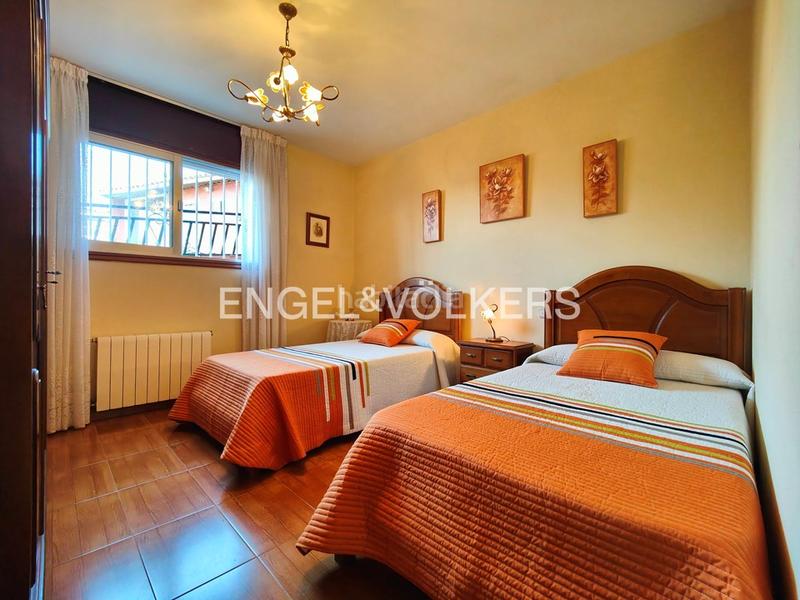 Foto 457518fc-d9cd-4244-9cab-32c8bc63bea7. Casa amb calefacció aparcament a Bueu