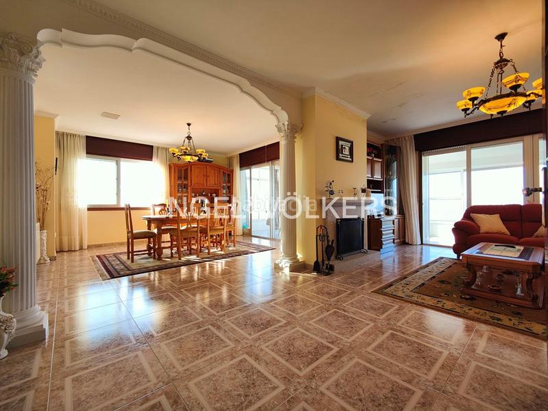 Foto acc7a874-42ab-417e-b9b0-e17a99671950. Casa amb calefacció aparcament a Bueu