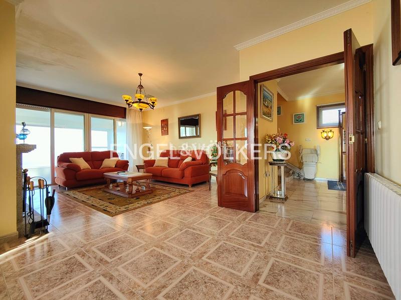 Foto b237237b-3c00-49a7-80a4-8d53d4a04a92. Casa amb calefacció aparcament a Bueu