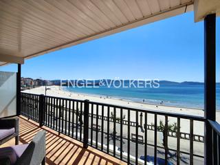 Apartament a Sanxenxo Pueblo. Piso de 5 dormitorios con terraza en la playa de silgar