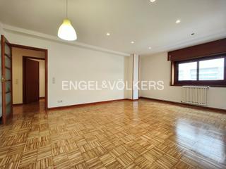 Lloguer Apartament a Zona de Plaza de Barcelos. Piso de 4 dormitorios sin amueblar en cruz gallastegui