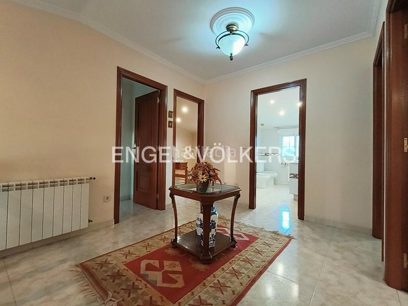 Foto 2a9bd5f5-d17a-4b6a-8c48-a00da6c6bb62. Casa  de 5 dormitorios con terraza y balcón en Poio