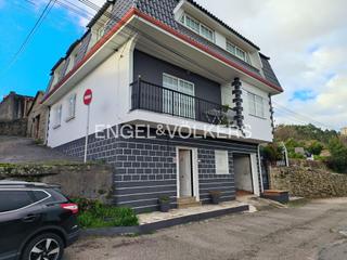 Casa a Poio. Casa de 5 dormitorios con terraza y balcón en poio