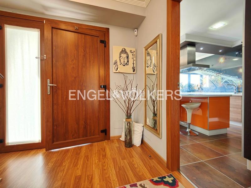 Foto 0ab0e0df-a552-4d59-a396-a26cc6fbc1c9. Casa adosada casa pareada de 4 dormitorios con jardín en Cambados