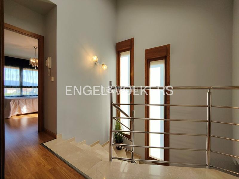 Foto 0d5cc73b-3c00-4bcc-8024-89b5a55cf5a9. Casa adosada casa pareada de 4 dormitorios con jardín en Cambados