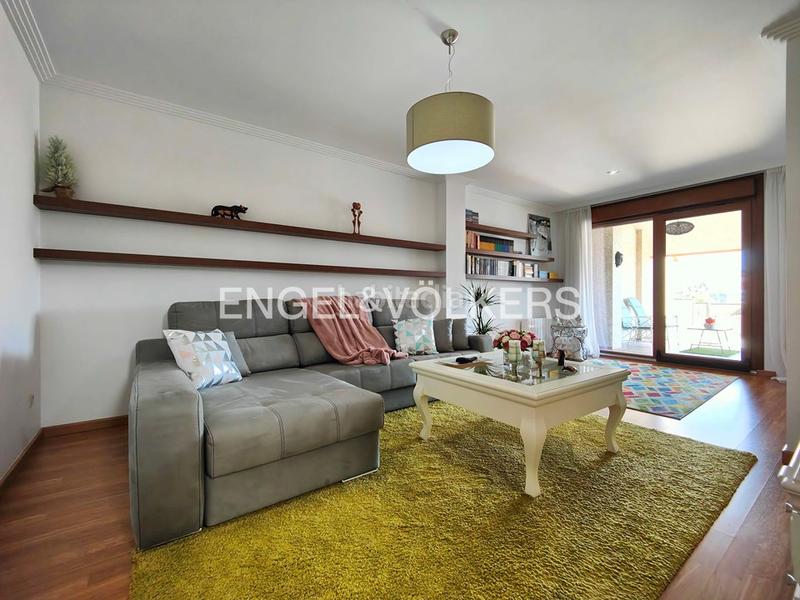 Foto 0e5d679f-f424-4dce-a13c-b2bcd6e7481a. Casa adosada casa pareada de 4 dormitorios con jardín en Cambados