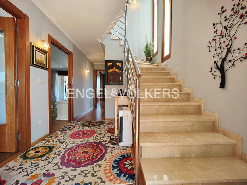 Foto 2a8f9319-76c9-474f-9836-559de9983977. Casa adosada casa pareada de 4 dormitorios con jardín en Cambados