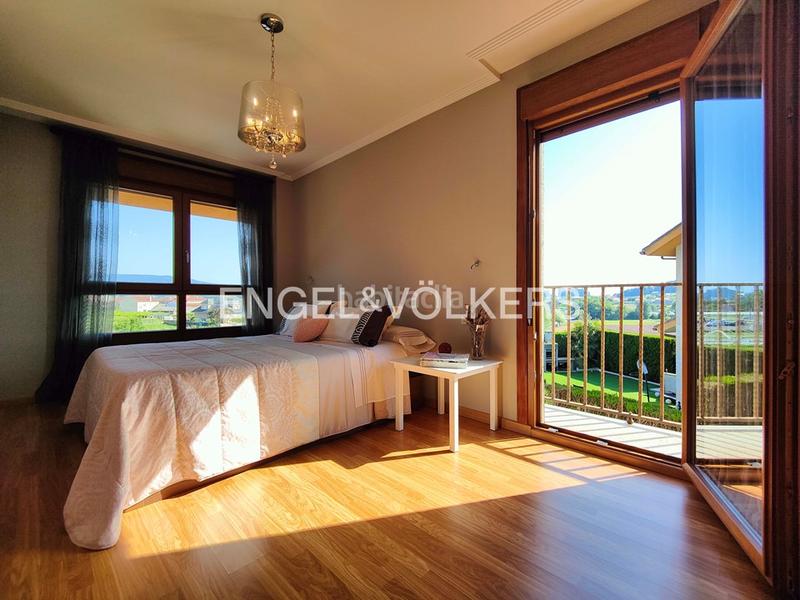 Foto 3c2a8895-fa86-4d89-8a97-508cfb11d441. Casa adosada casa pareada de 4 dormitorios con jardín en Cambados