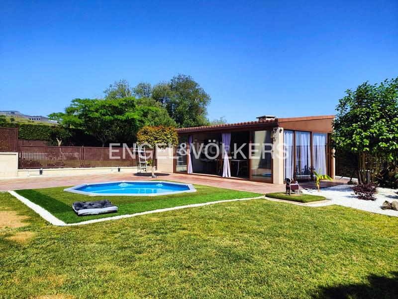 Foto 49c4519c-f720-41c9-ac59-c98afb3dad6c. Casa adosada casa pareada de 4 dormitorios con jardín en Cambados