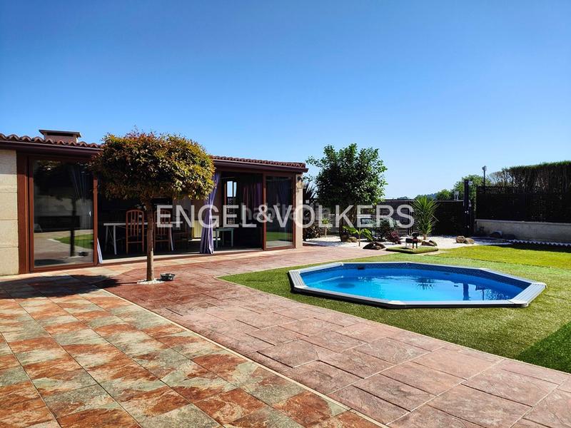 Foto 4de966c3-ac70-43fd-85b6-2a1c3fe951ea. Casa adosada casa pareada de 4 dormitorios con jardín en Cambados