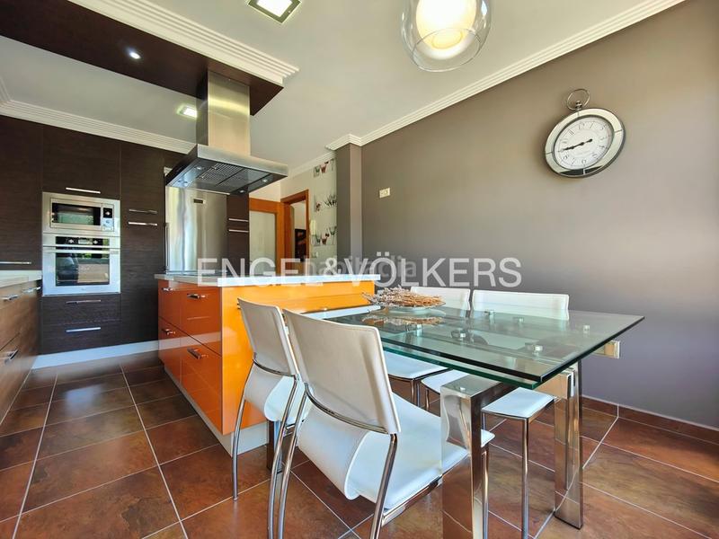 Foto 5c845716-e11b-455f-b0fb-28d82163e72f. Casa adosada casa pareada de 4 dormitorios con jardín en Cambados