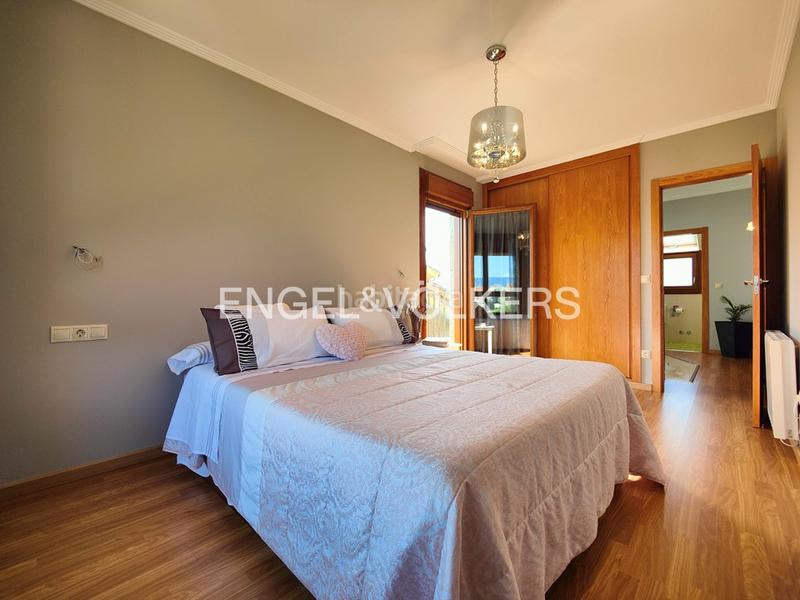 Foto 7ad75a34-a5e2-4d8b-8867-8e7f4df34879. Casa adosada casa pareada de 4 dormitorios con jardín en Cambados