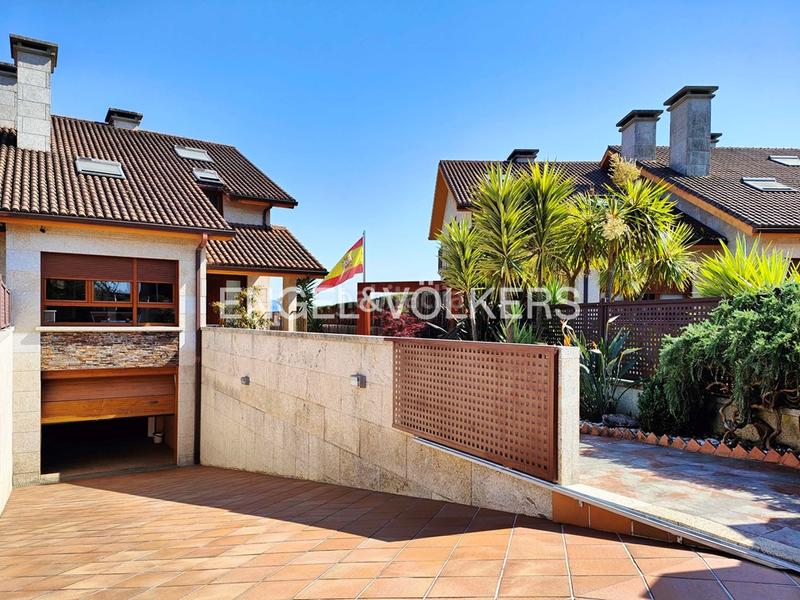 Foto 907a9fb2-df38-4c81-aee4-49c5578f1c5e. Casa adosada casa pareada de 4 dormitorios con jardín en Cambados