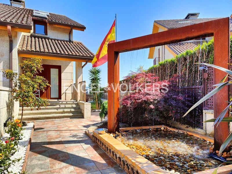 Foto 965d6920-6398-4742-aca5-6a3f7fa36bf2. Casa adosada casa pareada de 4 dormitorios con jardín en Cambados