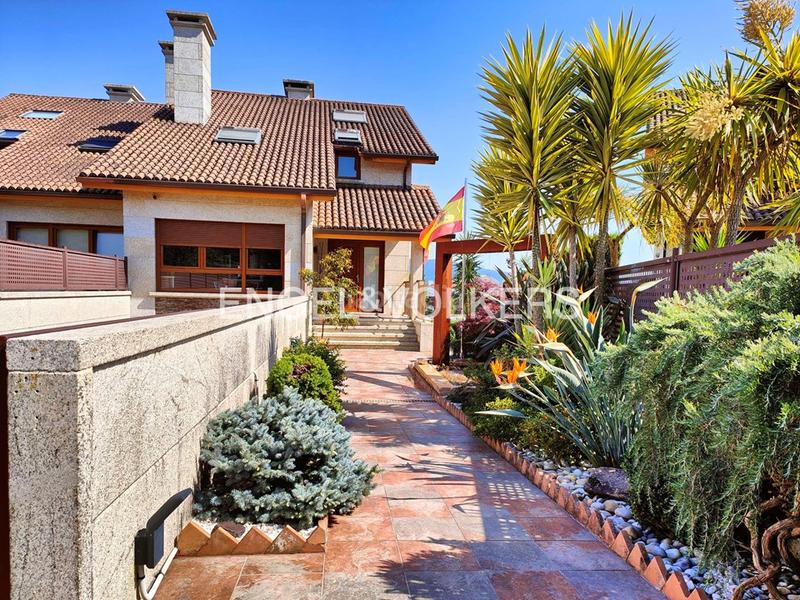 Foto 9fcadab4-c5c2-4a79-920d-7c7ac98888d4. Casa adosada casa pareada de 4 dormitorios con jardín en Cambados